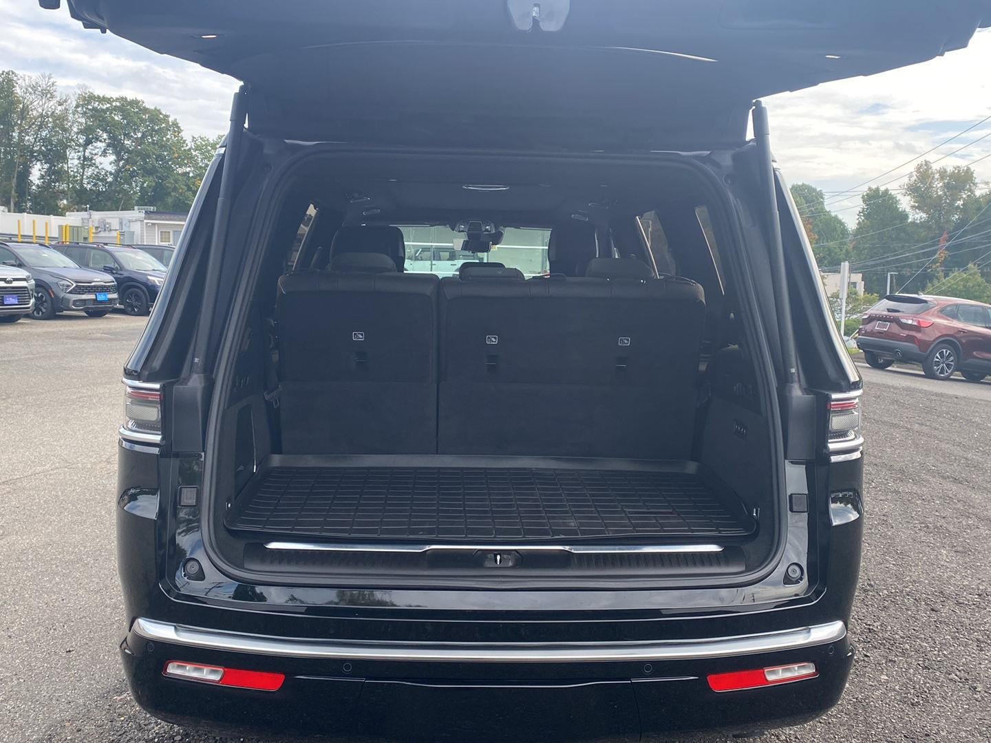 2022 Jeep Grand Wagoneer Series III
