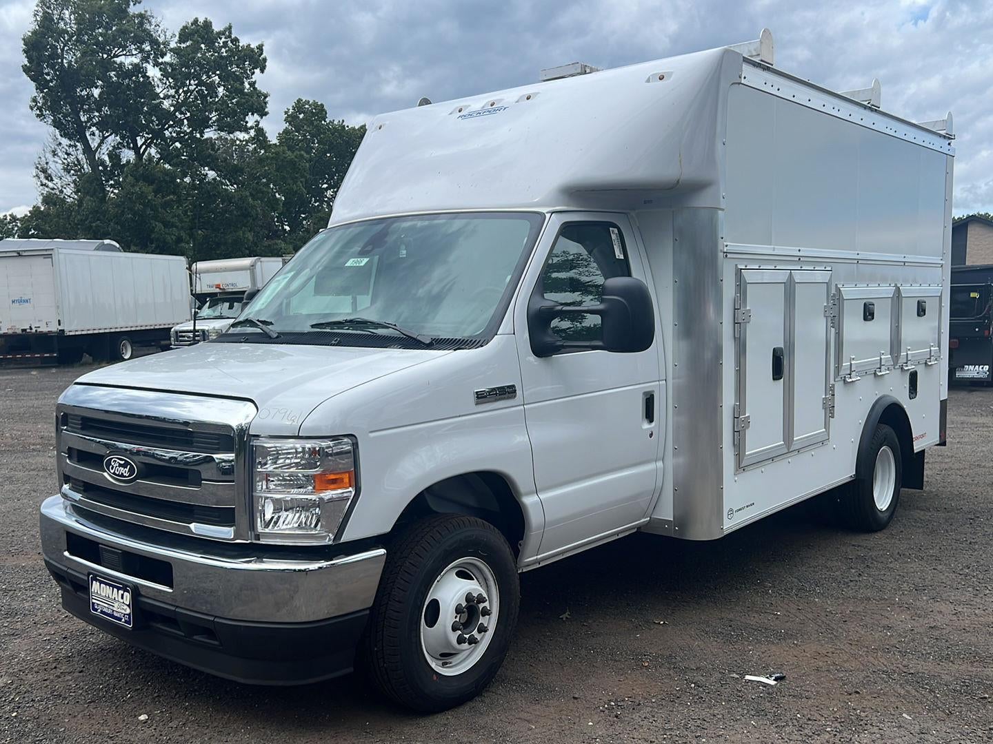2027 Ford E-Series Cutaway E-450 DRW