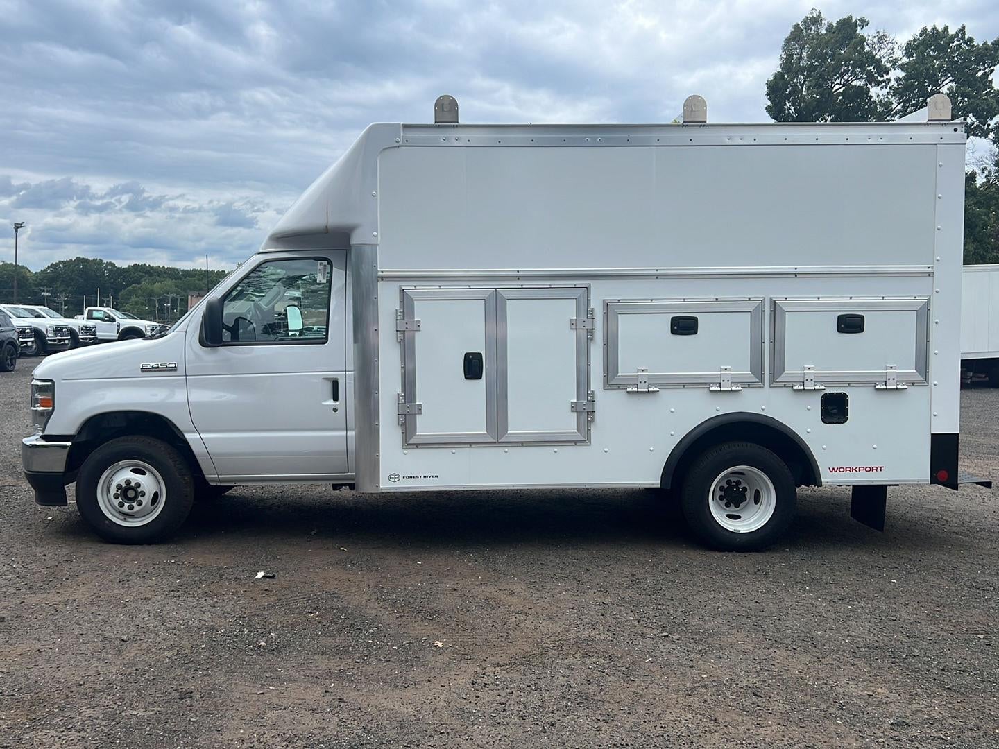 2027 Ford E-Series Cutaway E-450 DRW