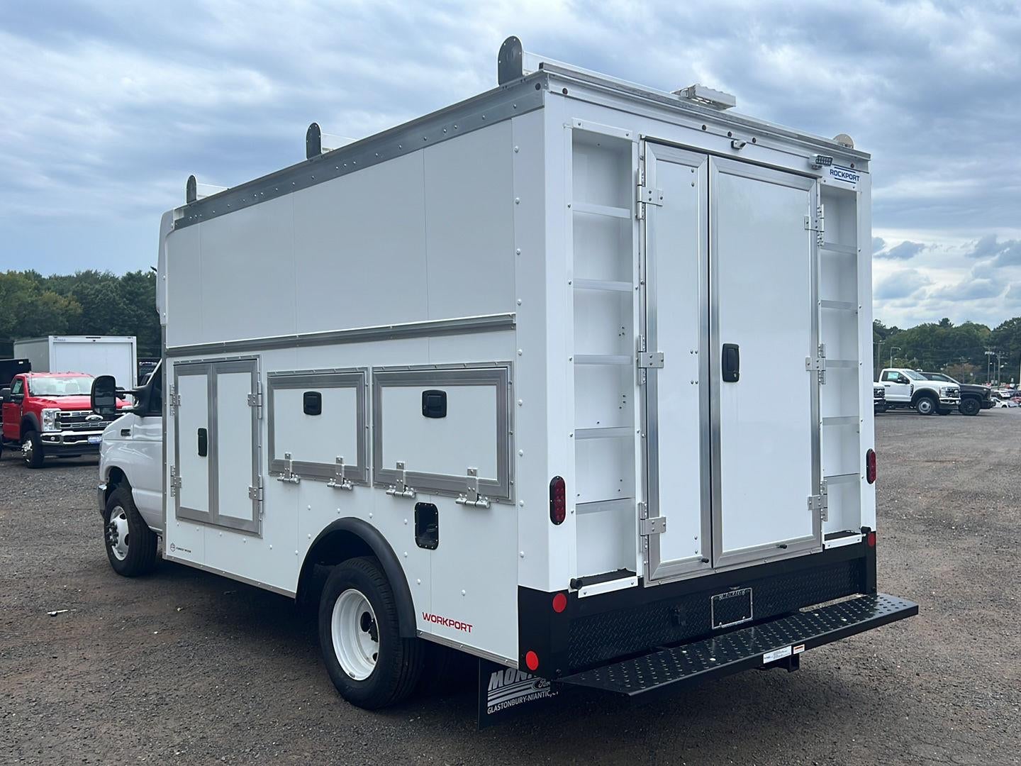 2027 Ford E-Series Cutaway E-450 DRW