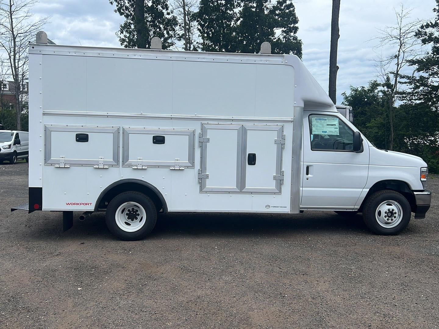 2027 Ford E-Series Cutaway E-450 DRW