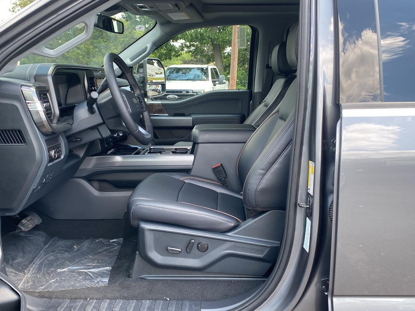 2026 Ford F-350 LARIAT *Under Deposit*
