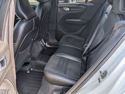 2020 Volvo XC40 R-Design *Under Deposit*