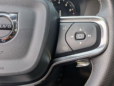 2020 Volvo XC40 R-Design *Under Deposit*