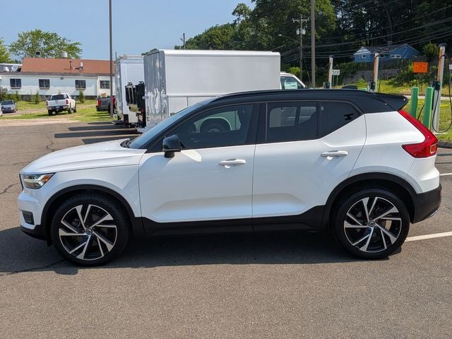2020 Volvo XC40 R-Design *Under Deposit*